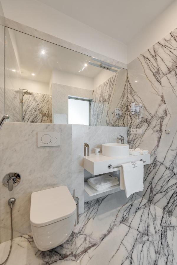 Basis Apartments - Adults Only Киев Екстериор снимка